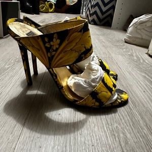 Versace
Baroque-Print Twill Mule Pump